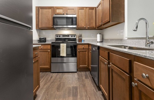 Blue Ash Apartment | Modern Apartment in Prime Location (ID4123X24)