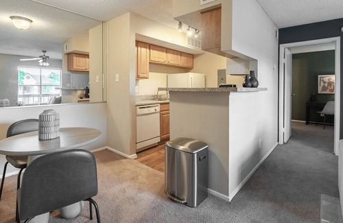 El Lago Apartment | Modern Apartment in Prime Location (ID9665X12)