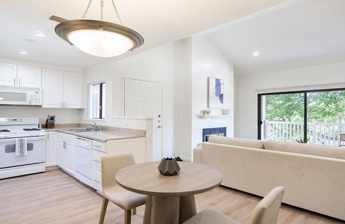 South Redlands Apartment | Modern Apartment in Prime Location (ID1193X079)