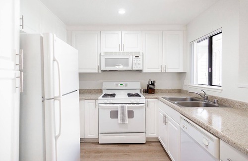 South Redlands Apartment | Modern Apartment in Prime Location (ID1193X079)