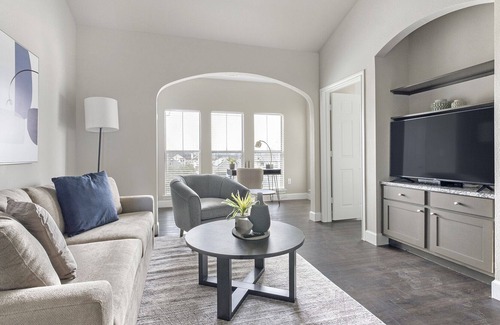 Richmond Apartment | Modern Apartment in Prime Location (ID1283X447)
