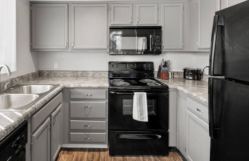 The Islands Apartment | Modern Apartment in Prime Location (ID8459X71)