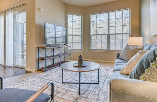 Germantown Apartment | Modern Apartment in Prime Location (ID2582X66)