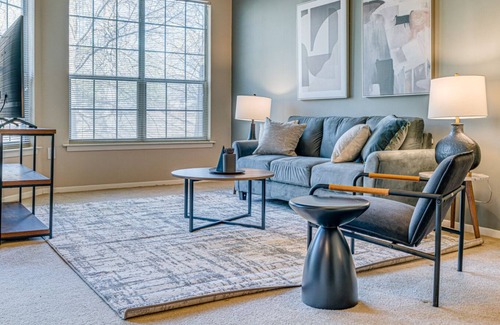 Germantown Apartment | Modern Apartment in Prime Location (ID2582X66)