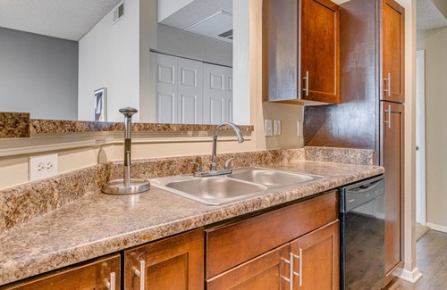 Germantown Apartment | Modern Apartment in Prime Location (ID2582X66)