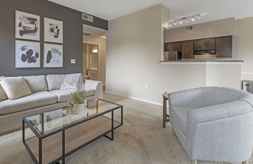 Germantown Apartment | Modern Apartment in Prime Location (ID2428X0)