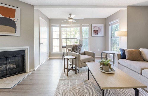 Cordova Apartment | Modern Apartment in Prime Location (ID9655X37)