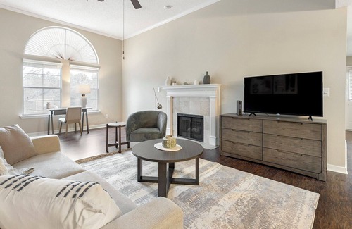 Germantown Apartment | Modern Apartment in Prime Location (ID3244X73)
