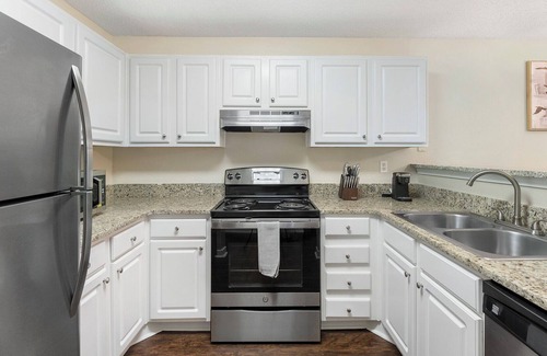 Germantown Apartment | Modern Apartment in Prime Location (ID3244X73)