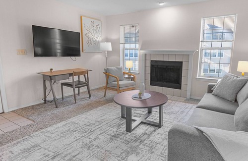 Greenwich Apartment | Modern Apartment in Prime Location (ID6372X76)