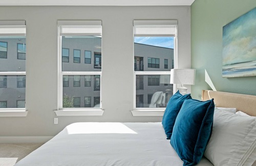 Mueller Apartment | Modern Apartment in Prime Location (ID6223)