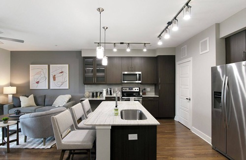Mueller Apartment | Modern Apartment in Prime Location (ID7986X96)