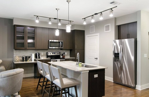 Mueller Apartment | Modern Apartment in Prime Location (ID7986X96)