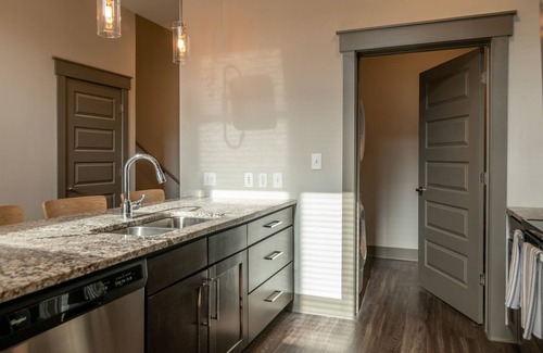 Vickery Meadow Apartment | Modern Apartment in Prime Location (ID4487X26)