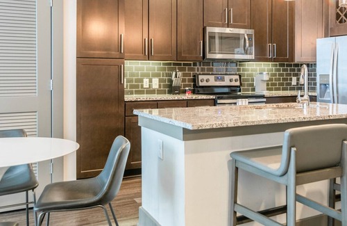 Vickery Meadow Apartment | Modern Apartment in Prime Location (ID1781)