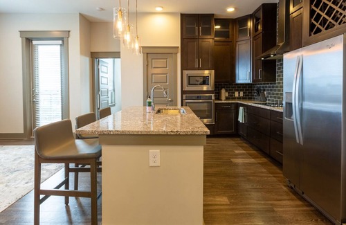 Vickery Meadow Apartment | Modern Apartment in Prime Location (ID917)