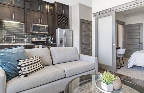 Vickery Meadow Apartment | Modern Apartment in Prime Location (ID914)