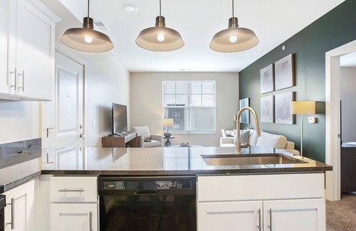 Toledo Apartment | Modern Apartment in Prime Location (ID8147X5)