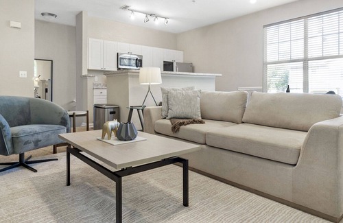 Apex Apartment | Modern Apartment in Prime Location (ID9782X96)