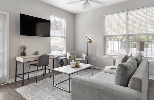 Apex Apartment | Modern Apartment in Prime Location (ID1213X665)