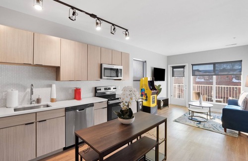 Compton Heights Apartment | Modern Apartment in St. Louis! Pool! Free Parking! Gym!
