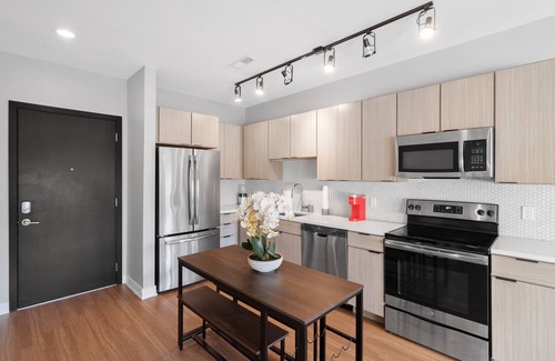 Compton Heights Apartment | Modern Apartment in St. Louis! Pool! Free Parking! Gym!