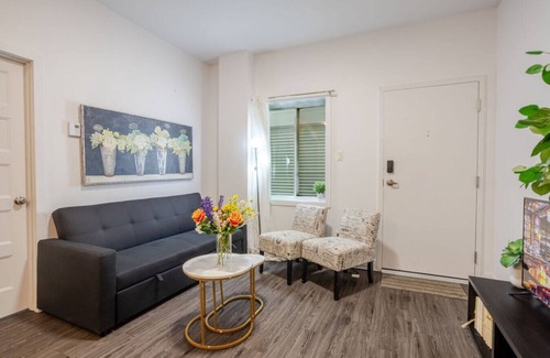 Southwest Apartment | Modern Apartment in the Heart of Griffintown