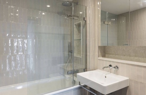 Tottenham Hale Apartment | Modern Apartment in Tottenham, London