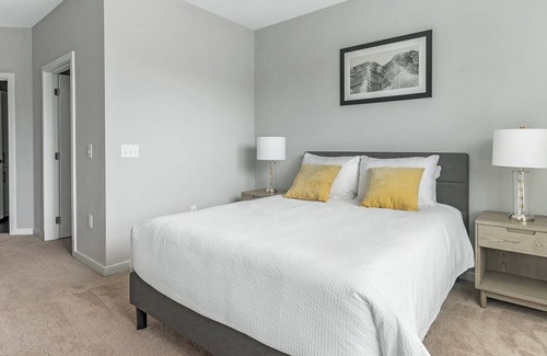 Chapel Hill Apartment | Modern Apartment in Prime Location (ID9029X82)