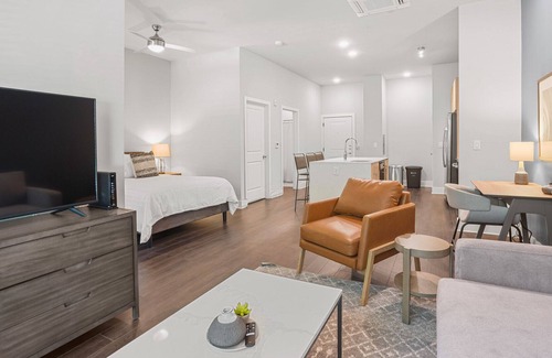West Ashley Apartment | Modern Apartment in Prime Location (ID3897X81)
