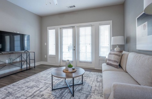 West Ashley Apartment | Modern Apartment in Prime Location (ID1777X48)