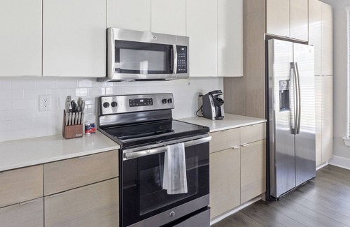 West Ashley Apartment | Modern Apartment in Prime Location (ID7811X02)