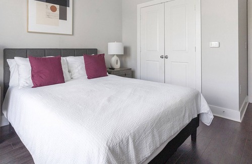 West Ashley Apartment | Modern Apartment in Prime Location (ID7811X02)