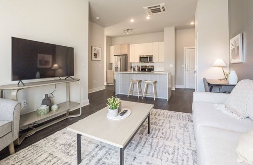 West Ashley Apartment | Modern Apartment in Prime Location (ID8392X83)
