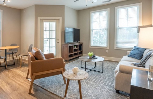 West Ashley Apartment | Modern Apartment in Prime Location (ID8477X75)