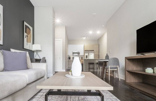 West Ashley Apartment | Modern Apartment in Prime Location (ID8309X16)