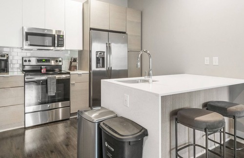 West Ashley Apartment | Modern Apartment in Prime Location (ID8309X16)