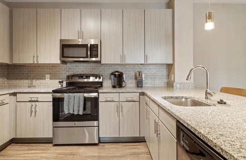 West Ashley Apartment | Modern Apartment in Prime Location (ID3526)