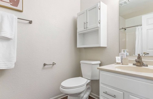 Fort Wayne Apartment | Modern Apartment in Prime Location (ID4293X27)