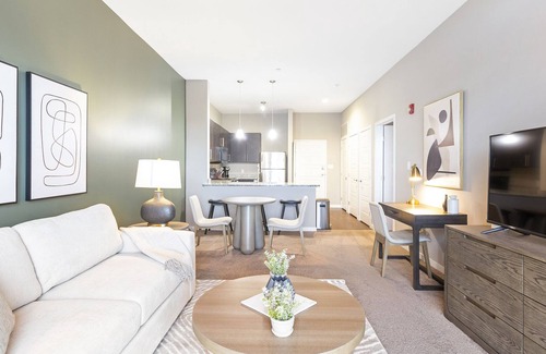 West Central Apartment | Modern Apartment in Prime Location (ID9436X35)