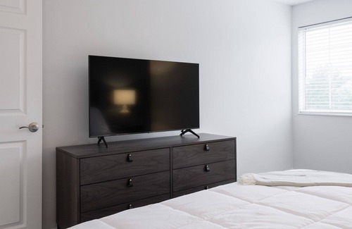 Fort Wright Apartment | Modern Apartment in Prime Location (ID6484X14)