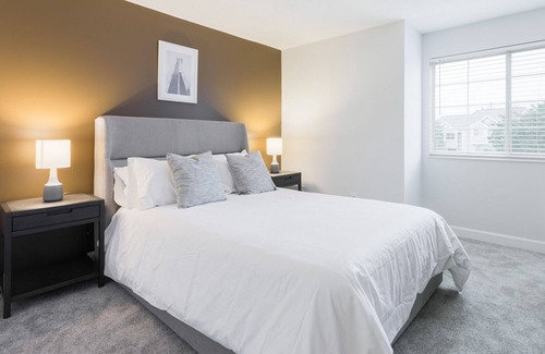 Fort Wright Apartment | Modern Apartment in Prime Location (ID6484X14)