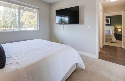 Foster City Apartment | Modern Apartment in Prime Location (ID5476X22)