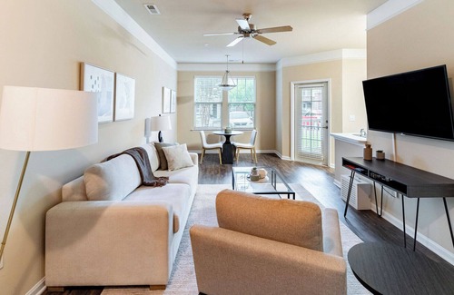Goose Creek Apartment | Modern Apartment in Prime Location (ID4344X54)