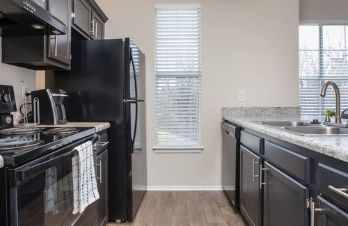 Woodland Hills Apartment | Modern Apartment in Prime Location (ID1735X20)