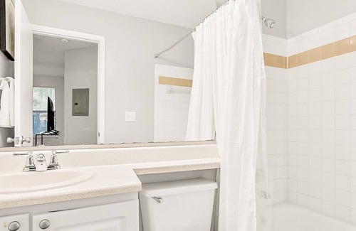 New Irving Park Apartment | Modern Apartment in Prime Location (ID6735X37)