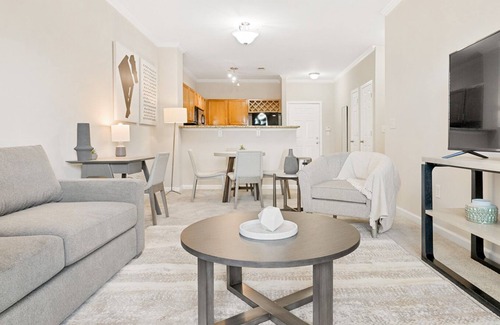 Greensboro Apartment | Modern Apartment in Prime Location (ID5864X01)