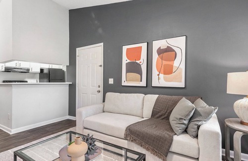 New Irving Park Apartment | Modern Apartment in Prime Location (ID9063X29)