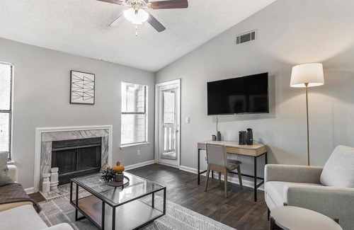 New Irving Park Apartment | Modern Apartment in Prime Location (ID9063X29)