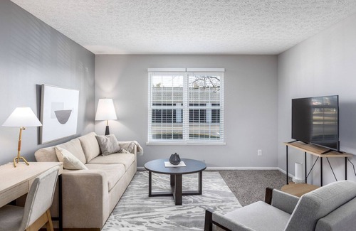 Lewis Center Apartment | Modern Apartment in Prime Location (ID8607X44)